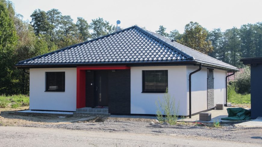 První z dokončených rodinných domů z developerského projektu „U Skučáku“